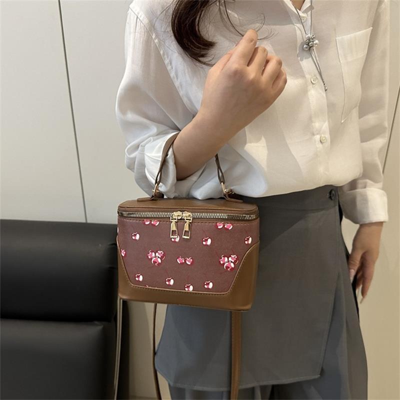 Kirschdruck Kleine Quadratische Tasche PU Schultertasche Damen Trendige Umhängetasche Mädchenhaft Süße Handtasche Hochwertige Pendlertasche