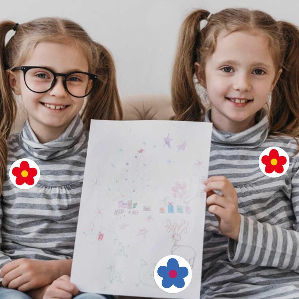 Kreative rote Blumen-Belohnungsaufkleber für Schulaktivitäten und Dekoration