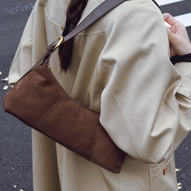 French foreign style personalized underarm bag women 2025 autumn large capacity casual simple high value shoulder bag women