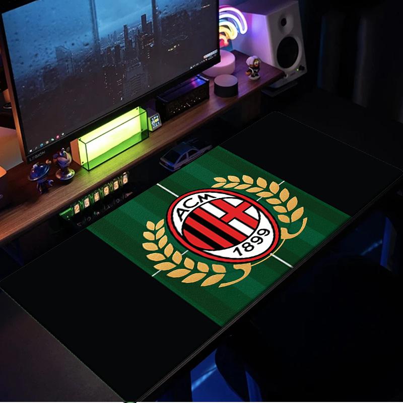 Tappetino per mouse con logo AC Milan, base in gomma, tappetino da scrivania per esports, tappetino per mouse per giocatori e uso in ufficio, scrivania da gaming, tappetino facile da pulire