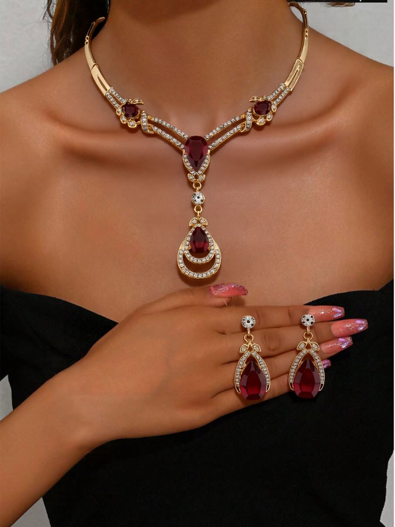 

Модные украшения для женщин золотой