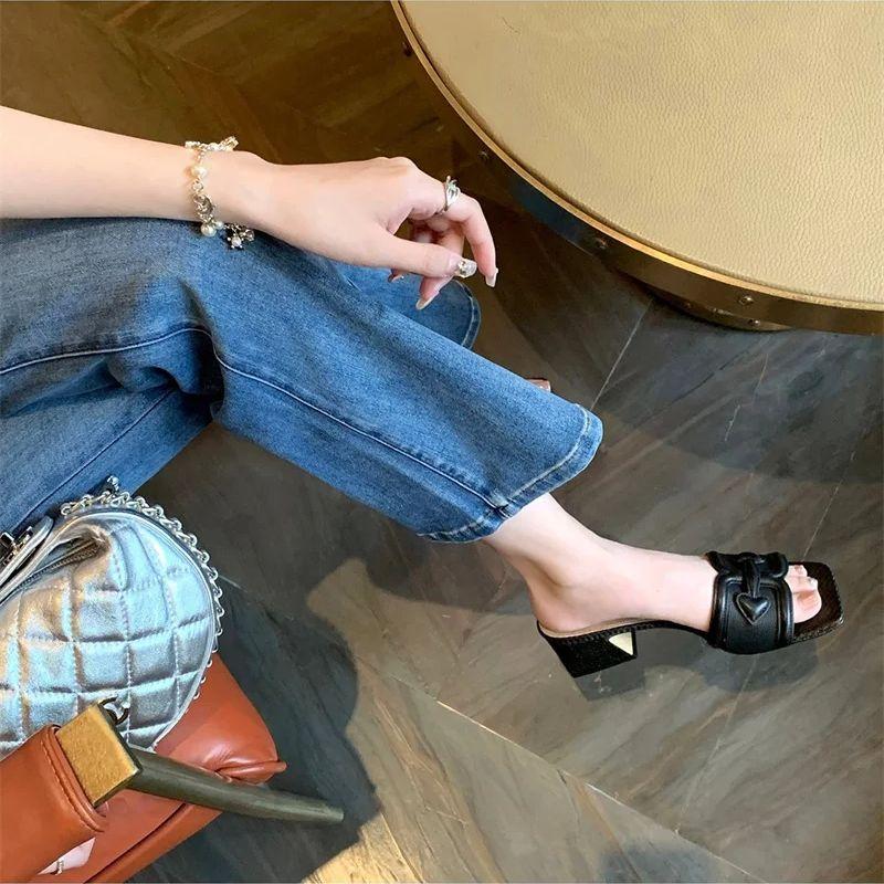 Fashion 2024 New Design Comfortable Fashion Square Head Chunky High Heels Single Shoes Elegant Slip On Women Flat Soft Sole Slippers