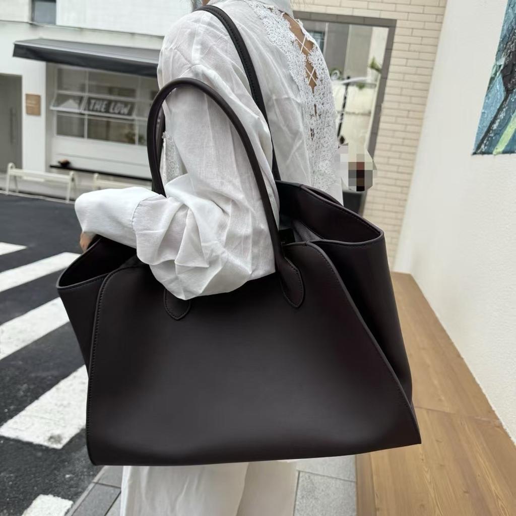 High Quality Minimalist Tote Bag With Niche Design New Neutral Black Wing Commuting Shoulder Bag Casual Bag