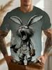 T-shirt da uomo con stampa coniglio pazzo meccanico, divertente coniglietto cartone animato manica corta casual streetwear