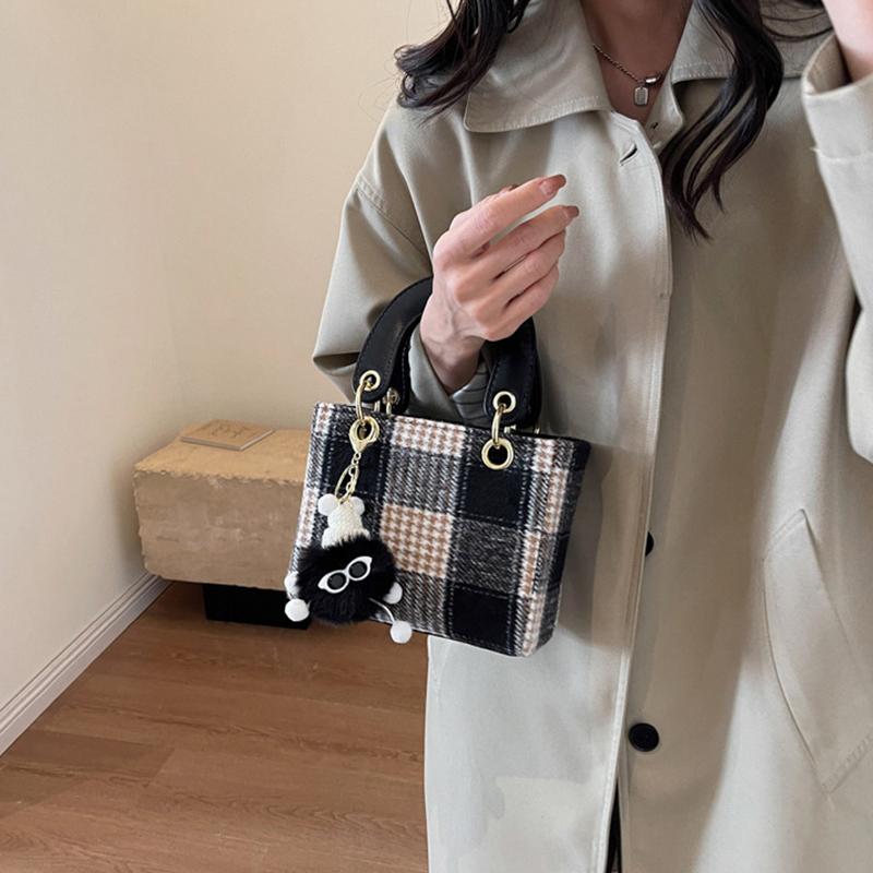 Jesienna i zimowa niszowa wełniana mała torba, prosta i wszechstronna torba na ramię na jedno ramię, torba retro w kratę księżnej Diany
