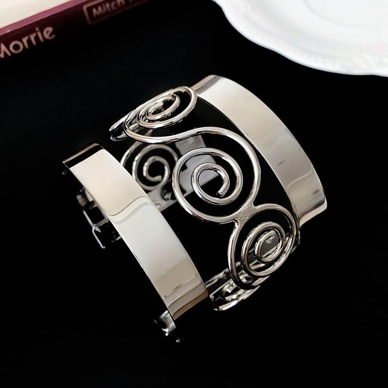 

Открытый браслет с металлическим узором Европейский и американский браслет индивидуального дизайна Холодный стиль Темперамент Дикий браслет для женщин