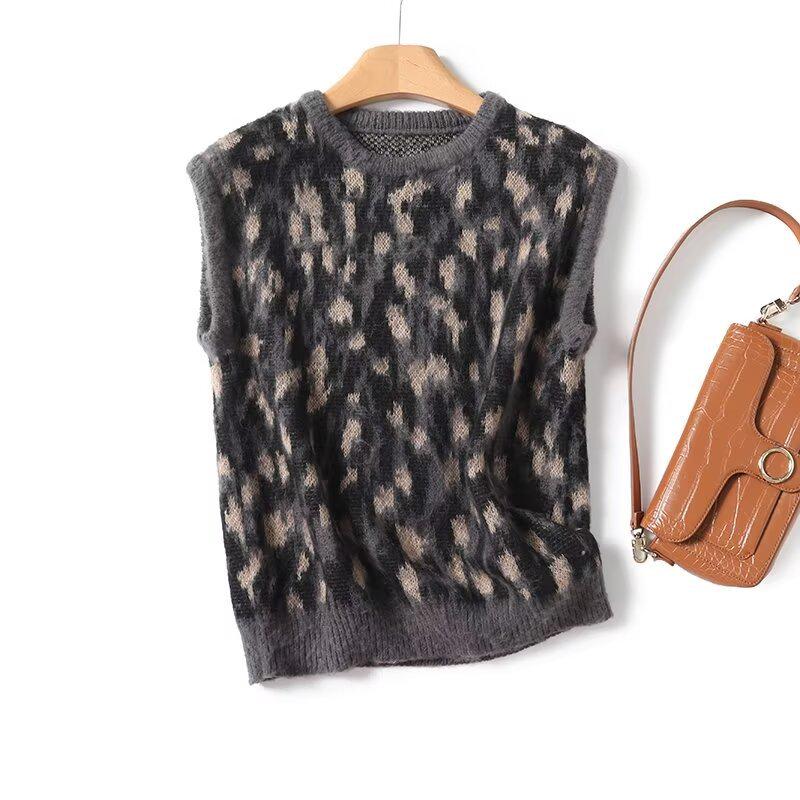 

2025 Spring Women s Leopard Print Sleeveless Knit Vest Small