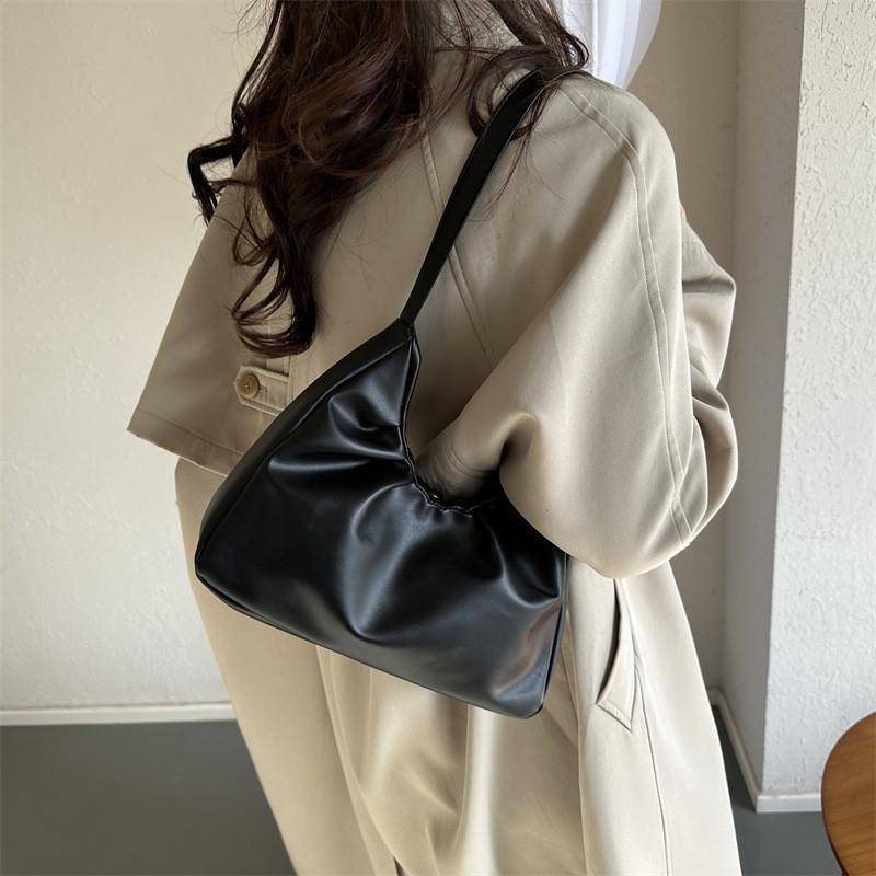 Trendy And Comfortable Shoulder Bag Pu Leather Women's Handbag With Polyester Lining For Winter 2024