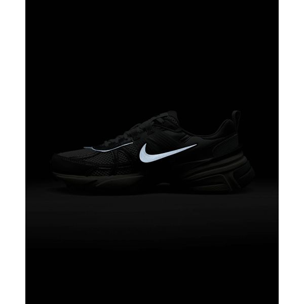Nike V2K Run Platino Puro Grigio Lupo Scarpe da Ginnastica da Donna Grigio Freddo Metallizzato-Grigio Freddo FD0736-003