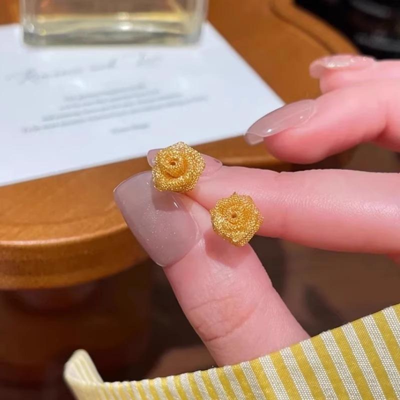 Three Dimensional Hollow Rose High-end Temperament Earrings
