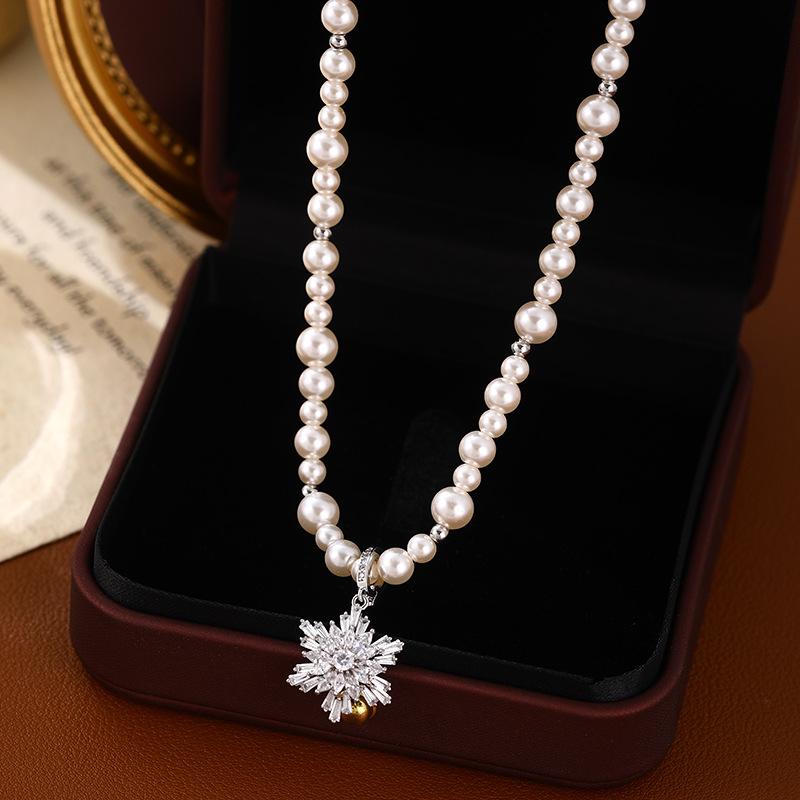 

High Quality Snowflake Zircon Pearl Necklace Light Luxury Niche Design Jewelry Women s High-end Sense Collarbone Chain Accessories Neck Chain