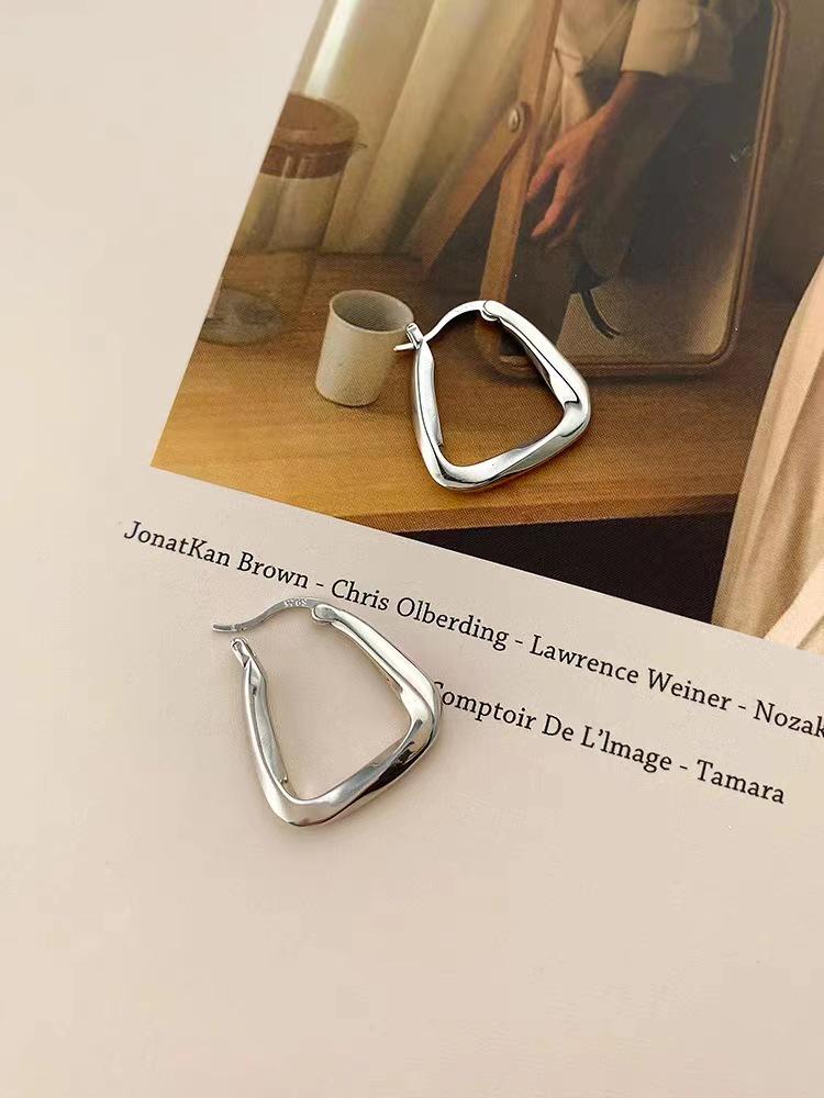 

Серьги-гвоздики в холодном стиле, как у корейских знаменитостей, игла из серебра 925 пробы: Трендовая женская мода высокого класса 2023