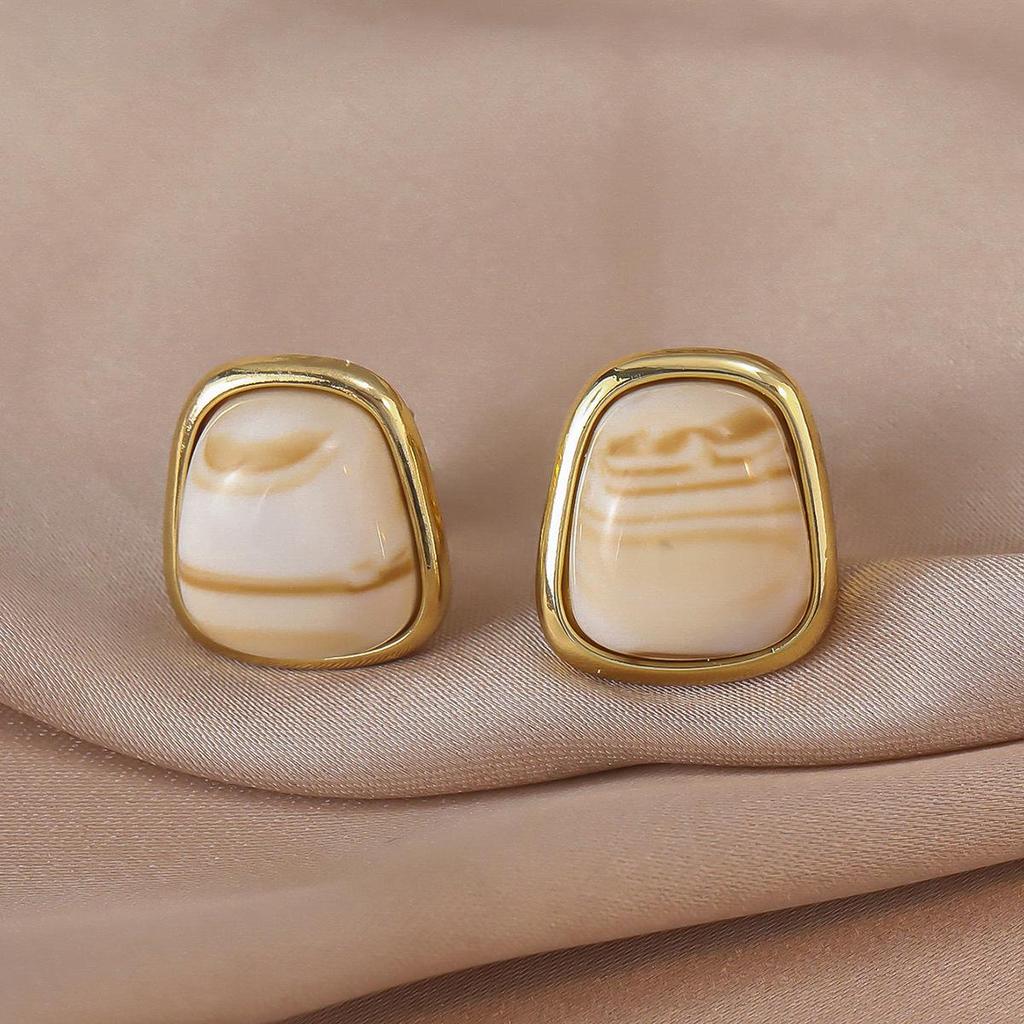Vintage Burgundy Geometric Clip-On Earrings | Eco-Friendly & Elegant French Minimalist Style