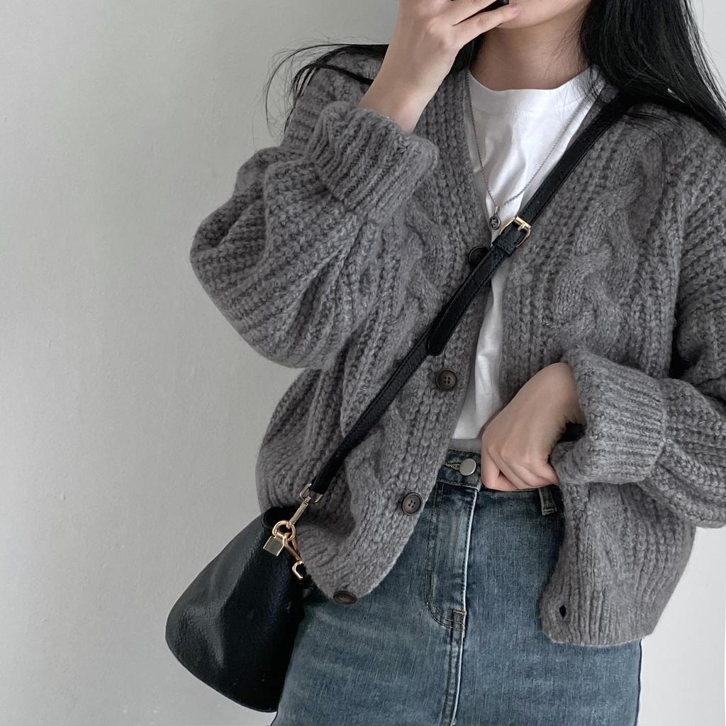 Autumn and Winter New Sweater Women Solid Color Senior Fashion Lazy Wind V-neck Hemp Pattern Knitted Cardigan Senior Sense Coat