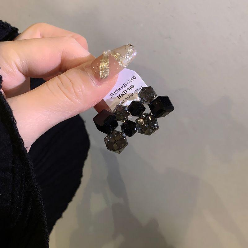 

Niche Style Retro Style Fall and Winter Black Unique Earrings Black