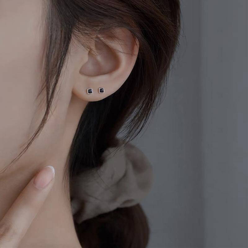 Silver Plated Simplicity Women Earring Hypoallergenic Small Love Heart Sweet Teen Ear Piercing Stud Earrings Jewelry Presen