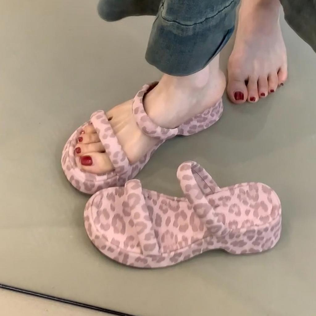 Sexy pinker Leopardenmuster Ein-Wort-Slipper Damen vielseitige dicksohlige Outdoor-Bekleidung ein Pedal zur Höhenvergrößerung Mode-Sandalen