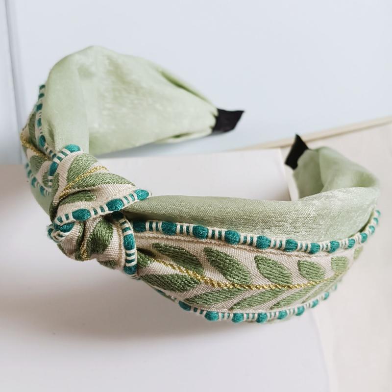 Bohemian Embroidered Headband Ethnic Floral Wide Band For Women Elegant Hair Accessory With Simple Design