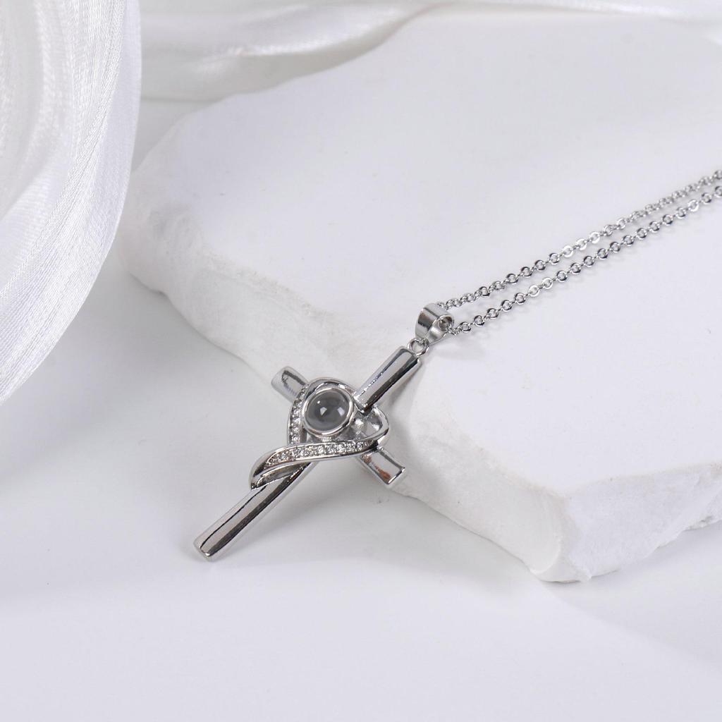 Heart-Shaped Projection Necklace: 'I Love You' In 100 Languages - Perfect Couple's Gift