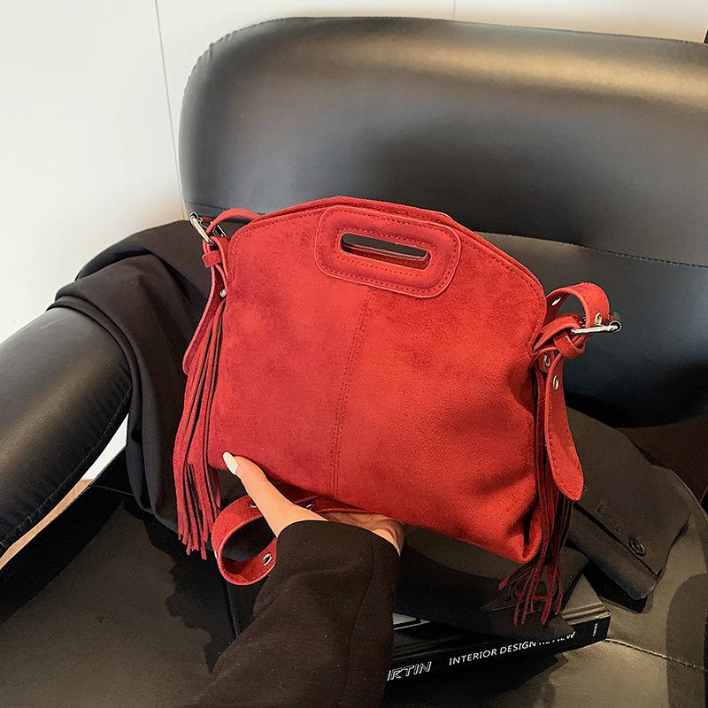 

2025 осень и зима новая замшевая модная ретро женская сумка простая на плечо сумка-мессенджер текстурная повседневная сумка с бахромой красный