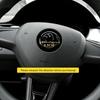2025 Nowy Czarny Znak Emblemat Kierownicy Samochodowej do Skoda Superb RS Fabia Kodiaq Karoq Octavia A5 A7 Yeti Rapid Dekoracyjne Naklejki Acc