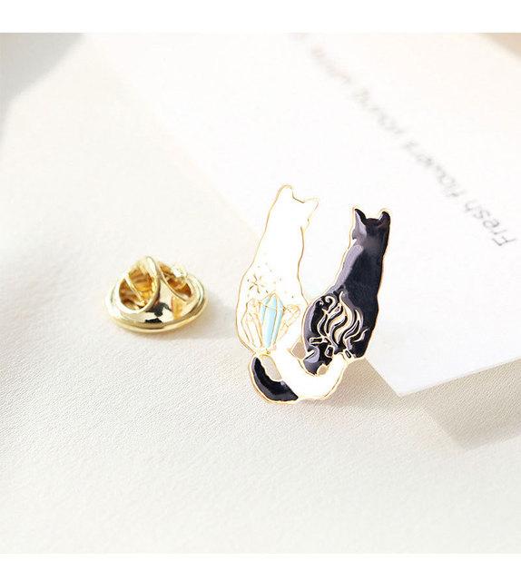 Broches de télévision en Carton pour femmes, broches de luxe en forme de chat mignon, couleur or jaune, en alliage émaillé, épingles de sécurité pour animaux