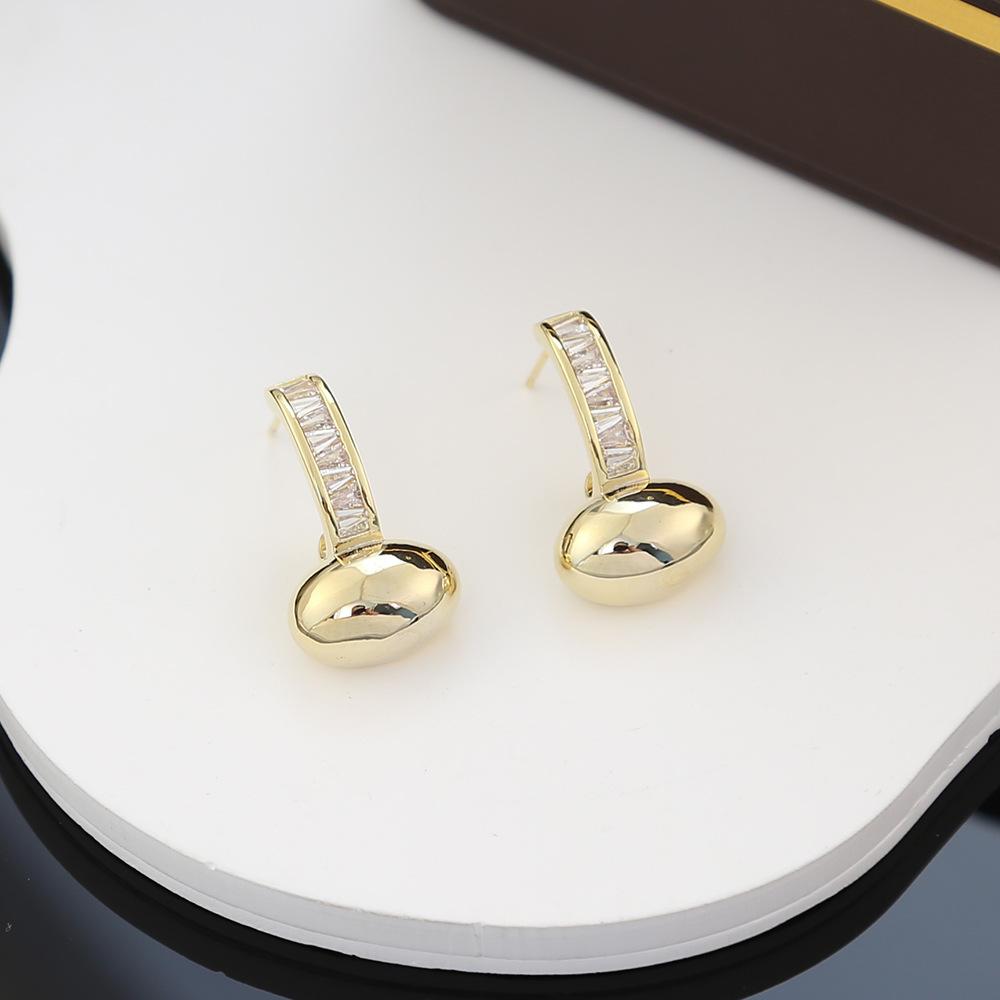 Zircon Doudou Earrings, High-End Light Luxury Earrings, Simple Temperament Niche Earrings.