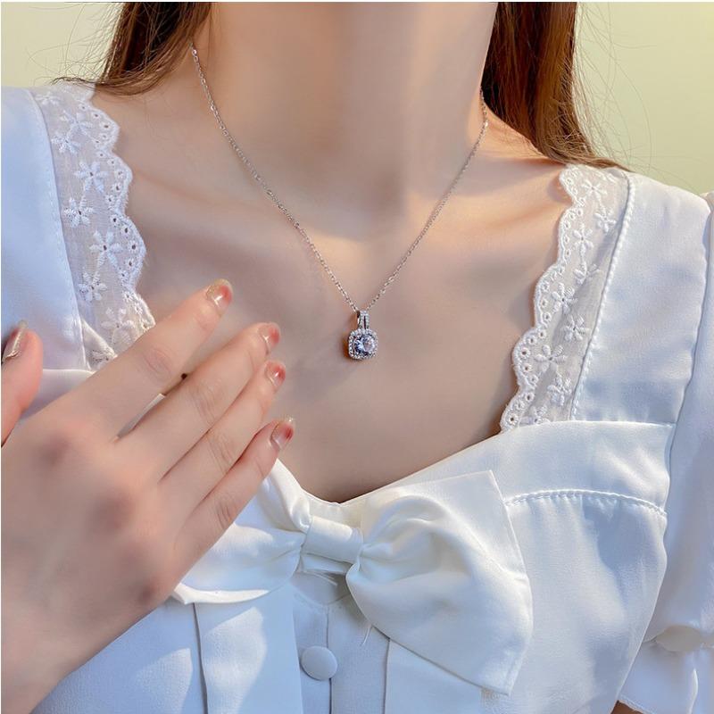 Luxury Simple Square Zircon Titanium Steel Silver Clavicle Necklace For Women