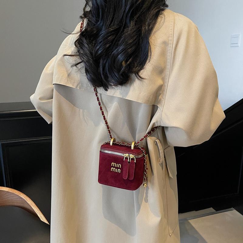 2025 Winter New French Box Bag Niche Texture Women's Messenger Bag Personalized Versatile Size Shoulder Bag