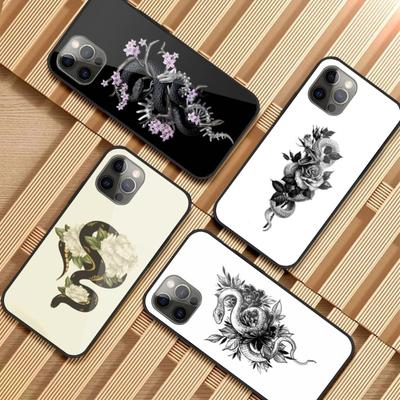 Funda de teléfono con diseño de serpiente y flores para iPhone 14, 13, 12, 11, XS, X, 8, 7, 6 Plus, Mini Pro Max, SE 2022, color negro, carcasa de cristal TPU para PC