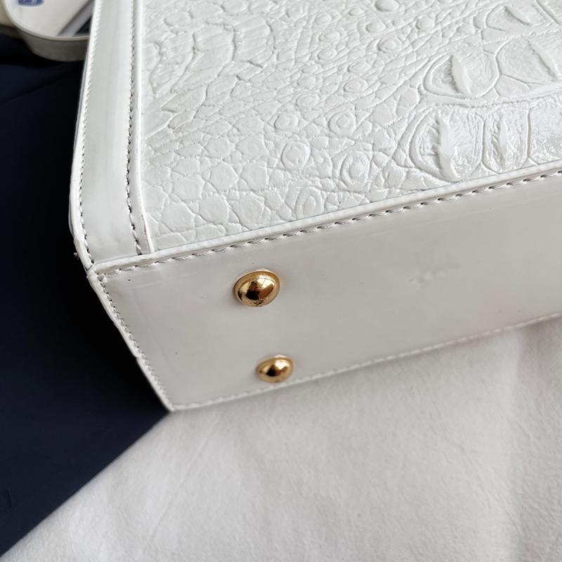 2023 Cross Border New Tote Bag Women's Bag Foreign Trade Leisure Large Capacity Crocodile Pattern Bag Women's Bamboo Handbag