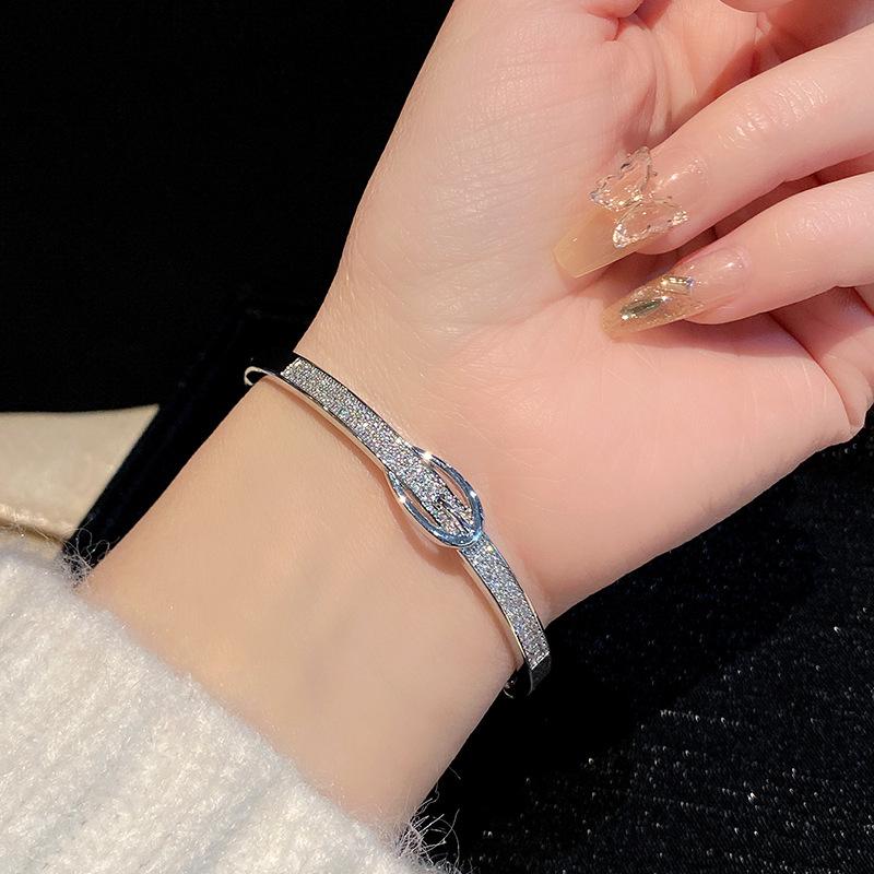 

Модный, минималистичный, высококачественный, блестящий электрический инкрустированный цирконием браслет с пряжкой для ремня для женщин 19CM