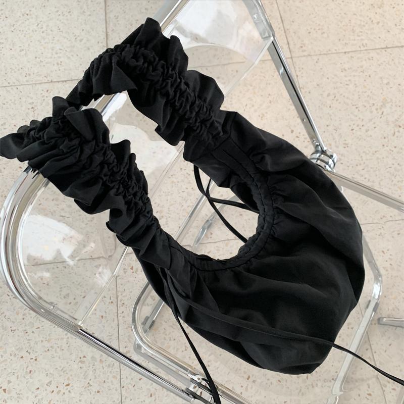 

Folded nylon handbag, moon bag, shoulder bag, niche design, lightweight and versatile messenger