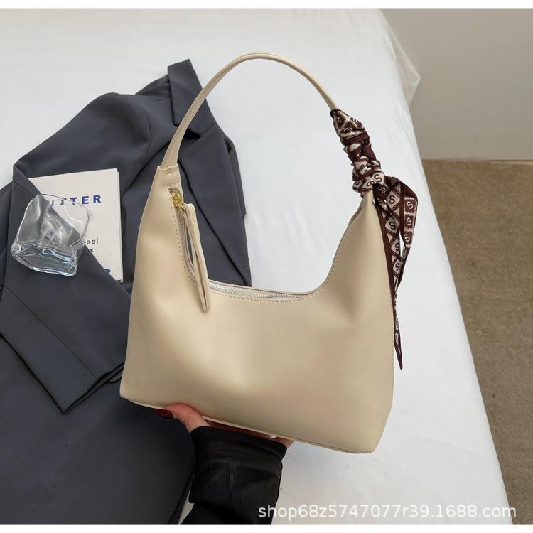 French retro armpit bag, high-end single shoulder commuter bag, women's 2025 new fashion silk scarf, large-capacity handbag.