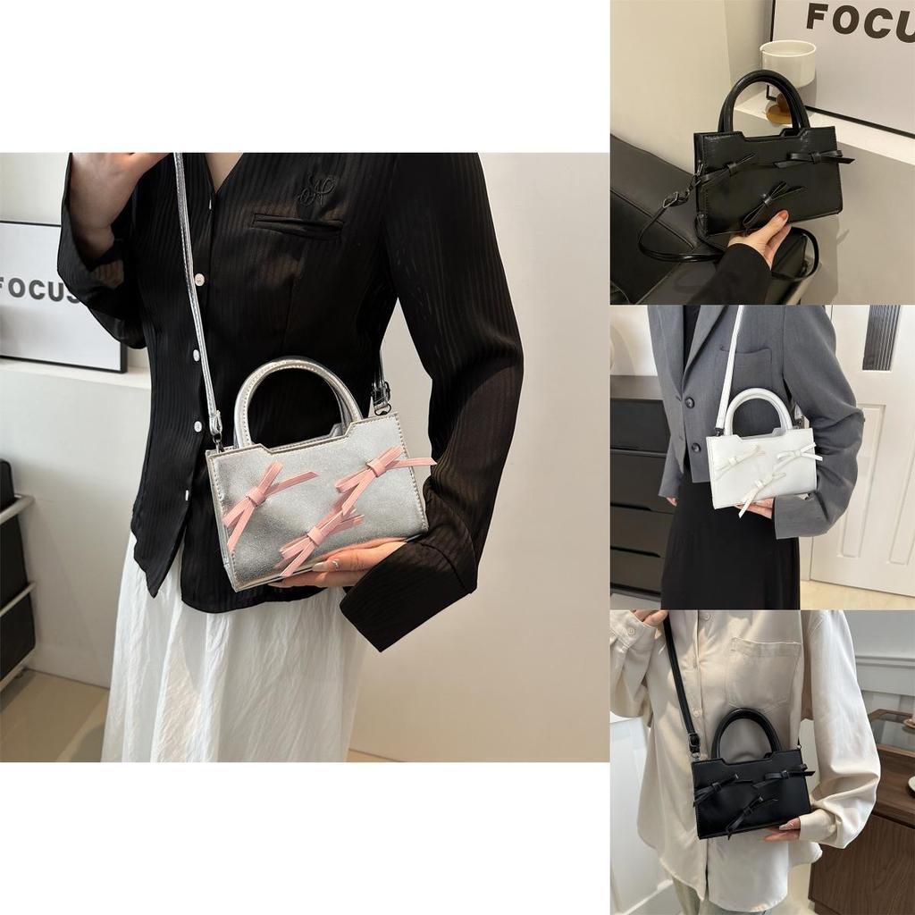 Trendy Commuter Handbag With Street-style Vibes And Chic Elements