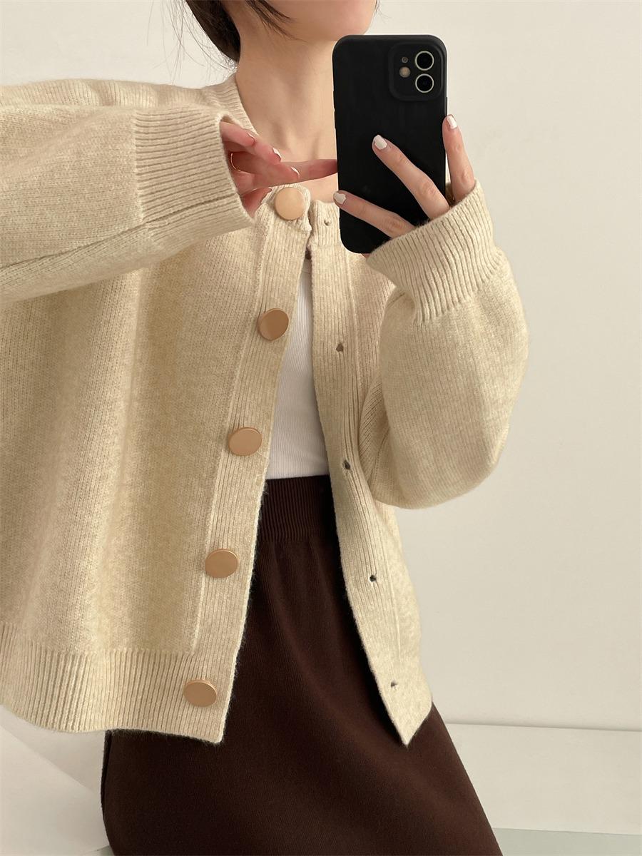 

Design Sense Solid Color Knitted Cardigan - Loose Round Neck, Single-Breasted, Versatile for Autumn/Winter 2024 One Size