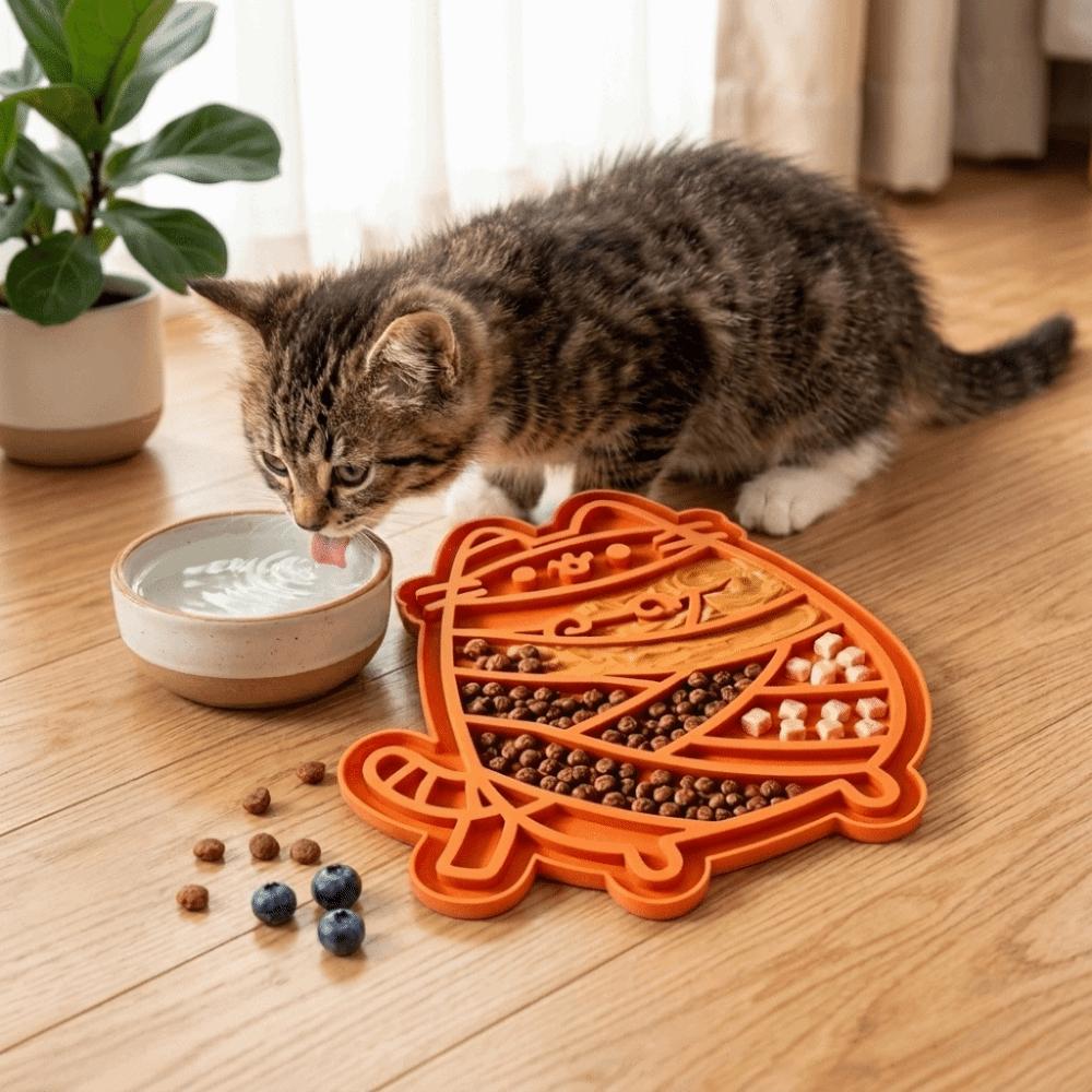 Creative Silicone Dog Licking Bowl Foldable Non-Slip Slow Feeding Mat Cartoon Bite Resistant Pet Licking Pad For Cats and Dogs