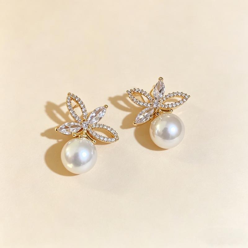 French Retro Synthetic Zircon Flower Earrings Light Luxury High-end Stud Earrings Exquisite Temperament Fashionable Versatile Earrings Women