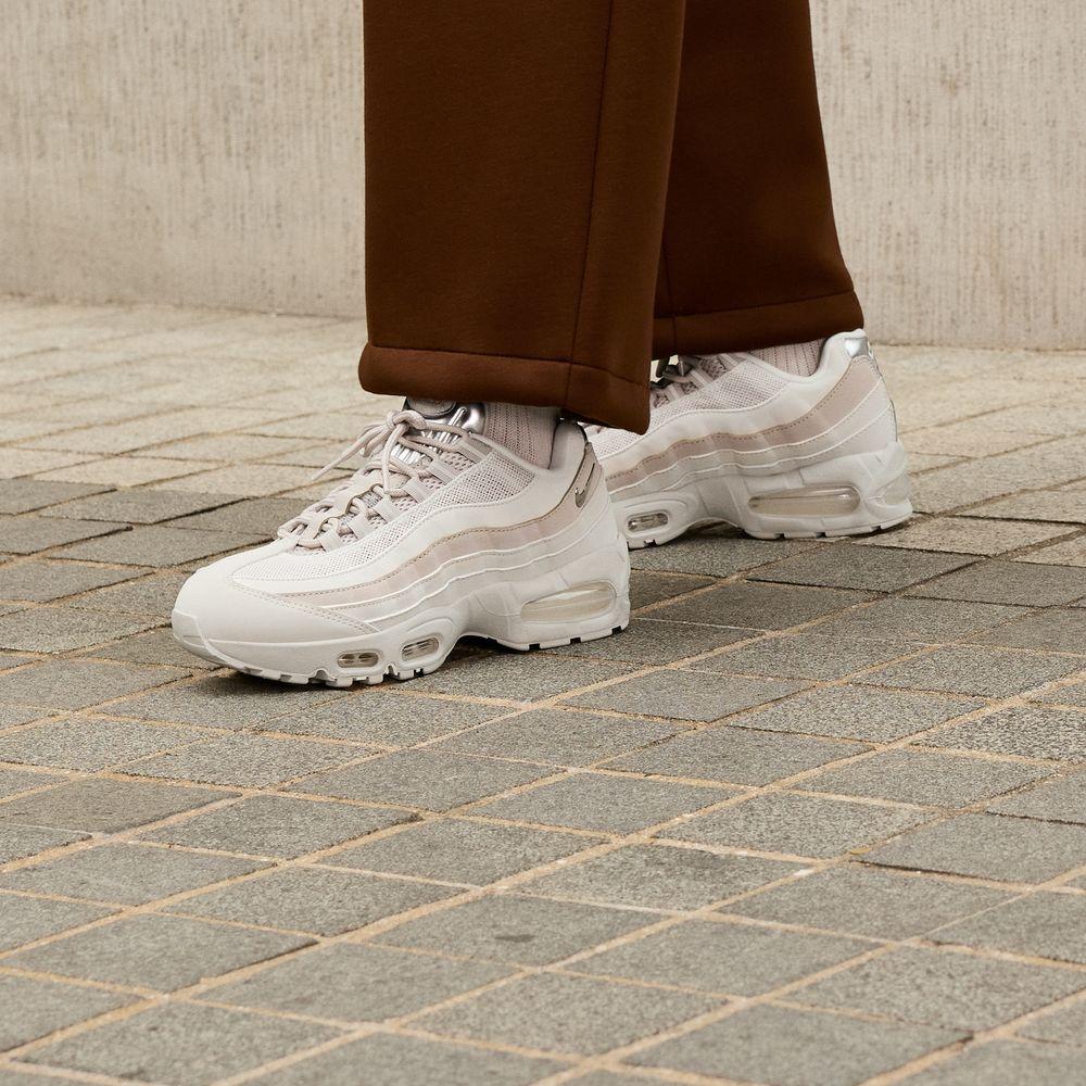 Women's Sneakers Nike Wmns Air Max 95 Big Bubble Chrome 'Light Bone Cream Ii'