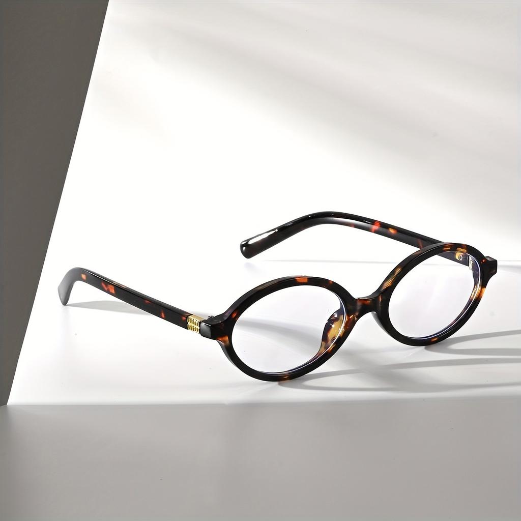 A Pair of Oval Retro PC Glasses for Men and Women with A Small Face Design/versatile for Multiple Indoor Scenes