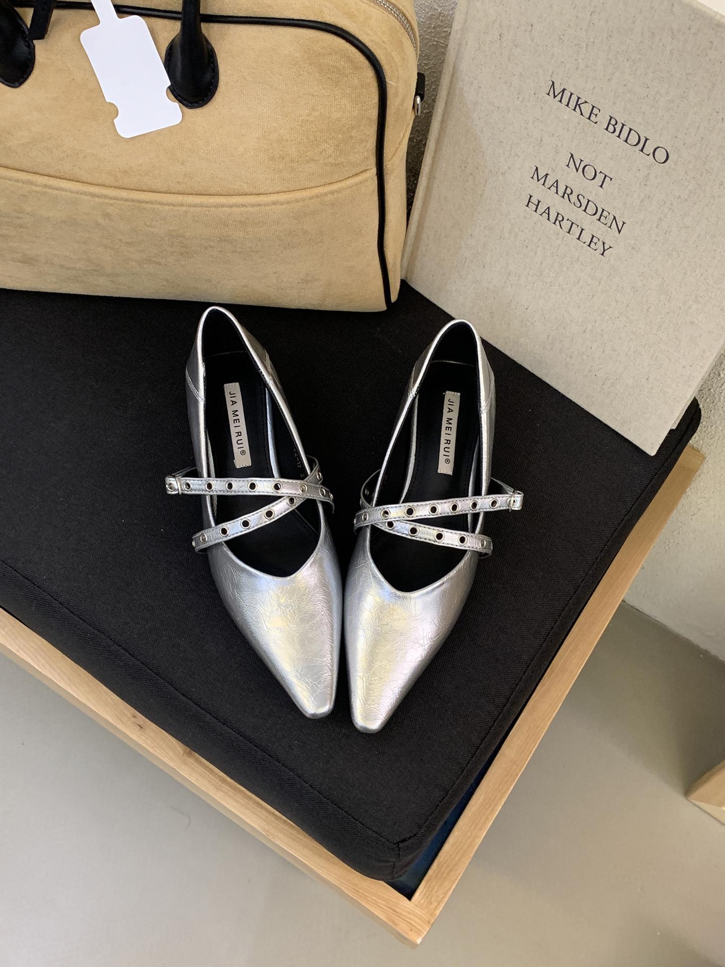 

Женские туфли Мэри Джейн в стиле ретро на танкетке с заклепками и квадратным носком в наличии 35 серебряный