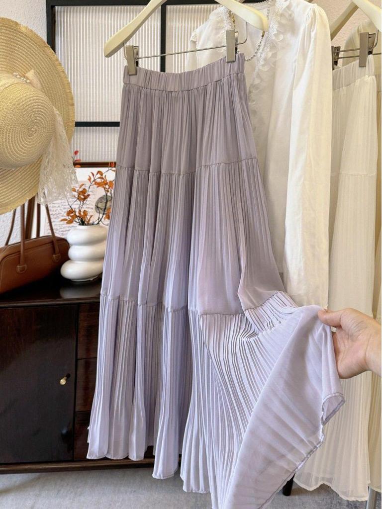 Gentle Wind High-Waisted Slimming Pleated Skirt for Women: Early Spring 2026, Loose Fit, Versatile, Long Hem.