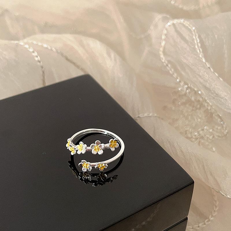 

Кольцо-цветок из металла контрастного золотого и серебряного цвета, набор женских дизайнерских колец в стиле ретро, универсальное кольцо