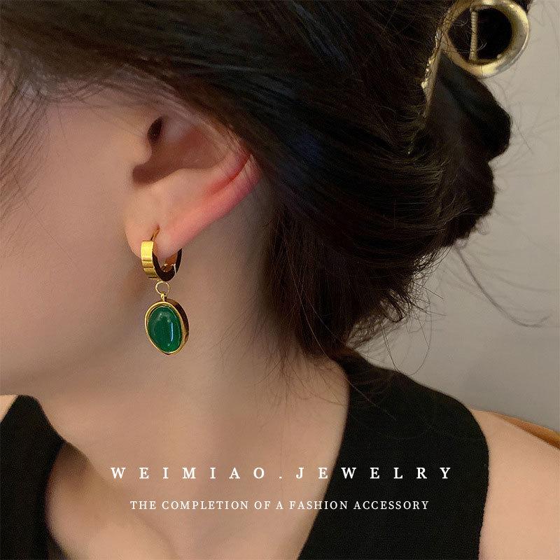 Cercei Smarald: Oțel Titan, Design Simplu și Elegant de Înaltă Calitate pentru Formatori de Tendințe