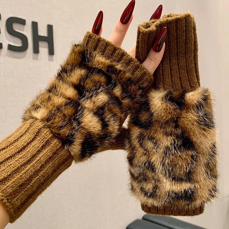 Modische Strickhandschuhe, warme Handschuhe für die Saison, Damenhandschuhe mit niedlichem Leopardenmuster, fingerlose Handgelenkhandschuhe