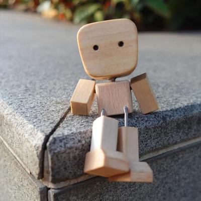 Beinschwingender Roboter Schüttelnder Holzmann Autodekoration Niedliche Holzornamente Kleine Kreative Geschenkfigur