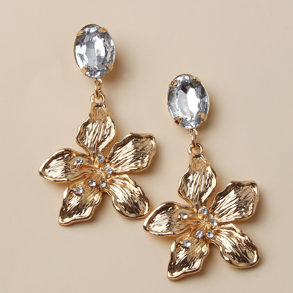 

Metallic Flower Gold Earrings With Decorative Stones For Fashion Celebration And