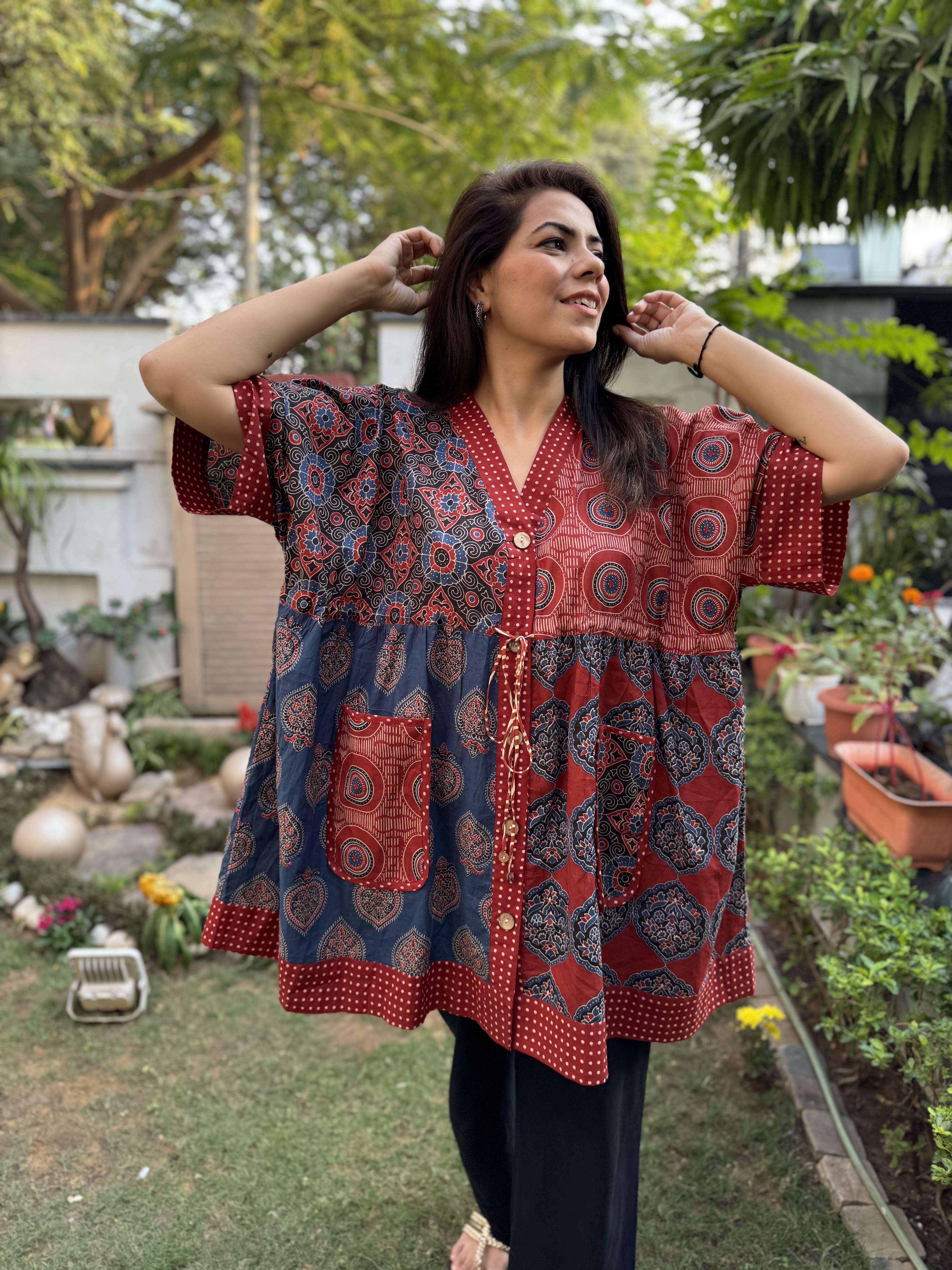 

Верхняя туника из хлопка с ручным принтом, туника-кафтан из хлопка с ручным принтом и карманами, свободный крой, туника свободного размера, красный, синий, кафтан, ограниченный тираж One size красный/синий