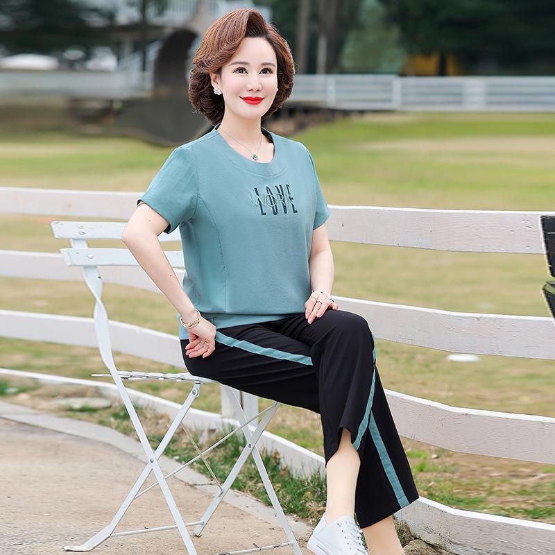 

Summer Two-Piece Sports Set for Middle-Aged Women: Casual Short-Sleeved Top and Versatile Design for Moms in Their 40s and 50s. 5XL (145-160 lbs)
