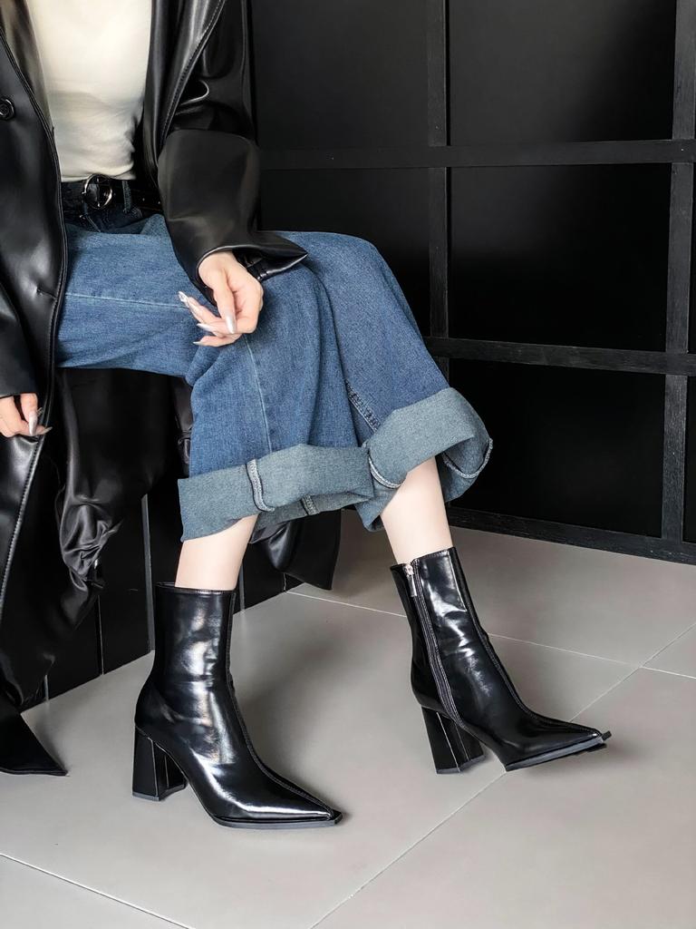 2025 autumn new pointed thick heel high heel temperament French fashion sexy beautiful women short boots